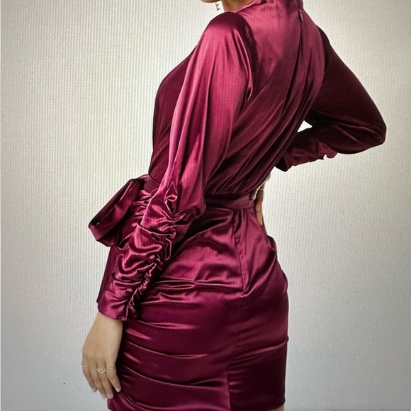 Chi chi London cranberry dress w sash! UK 12P 🔥 - Picture 2 of 9